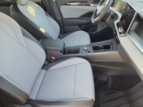 New 2026 Volkswagen Tiguan SE R-Line FWD image 12