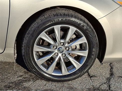 Used 2015 Toyota Camry XLE image 8