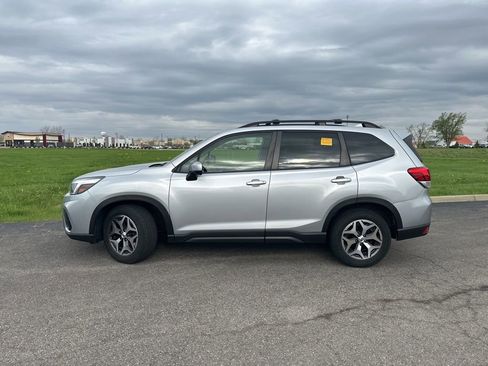 Used 2019 Subaru Forester Premium w/ All-Weather Package image 7