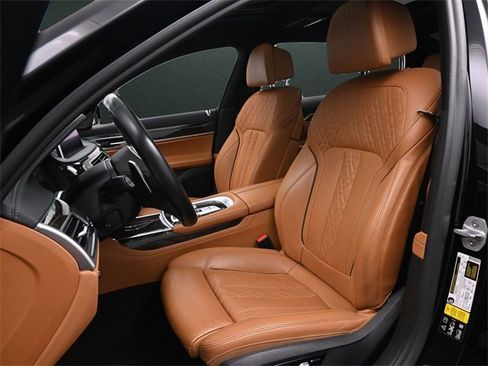 Used 2020 BMW 750i xDrive 750i xDrive w/ M Sport Package image 12