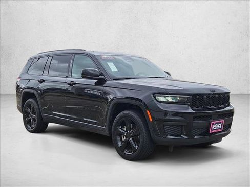 Used 2021 Jeep Grand Cherokee L Laredo RWD image 3