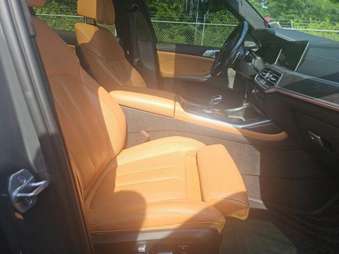 Used 2022 BMW X7 M50i w/ Dynamic Handling Package AWD/4WD image 4