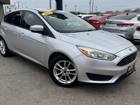 Used 2015 Ford Focus SE image 2