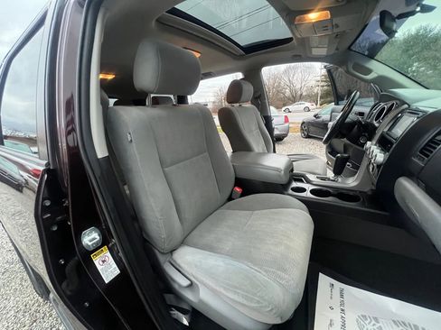 Used 2017 Toyota Sequoia SR5 image 20