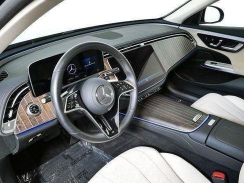Used 2025 Mercedes-Benz E 350 Sedan image 4