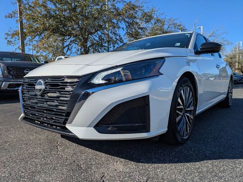 Used 2025 Nissan Altima 2.5 SV image 8