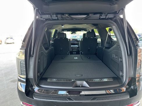 New 2025 Chevrolet Suburban Premier image 13