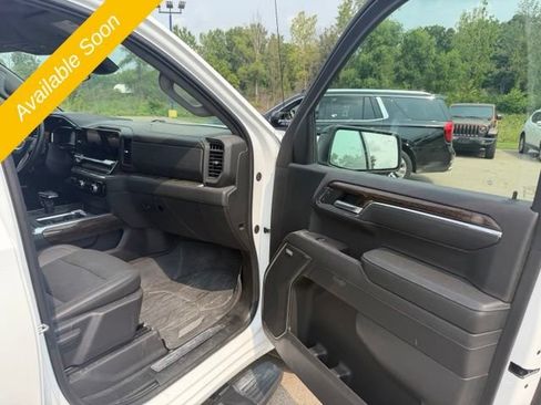 Used 2024 GMC Sierra 1500 Elevation w/ Elevation Premium Package AWD/4WD image 11