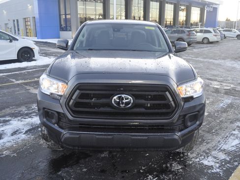 Used 2022 Toyota Tacoma SR image 2
