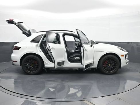 Certified 2018 Porsche Macan GTS AWD/4WD image 33