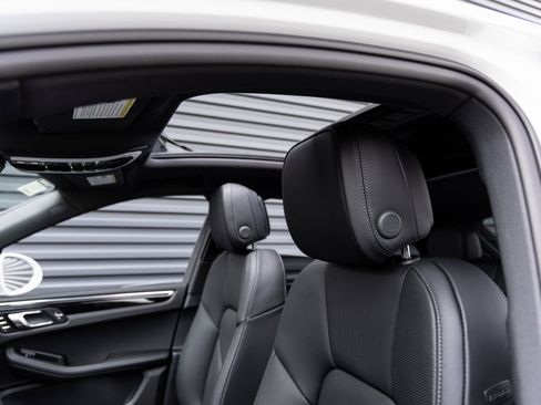Certified 2026 Porsche Macan image 24