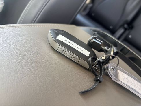 Used 2026 Kia Carnival FWD image 25
