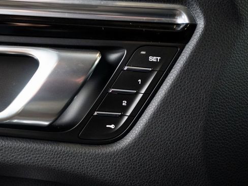 Used 2025 Porsche Macan image 19