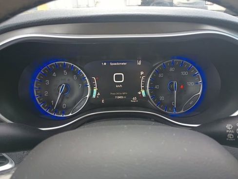 Certified 2018 Chrysler Pacifica Limited w/ Tire & Wheel Group FWD image 13