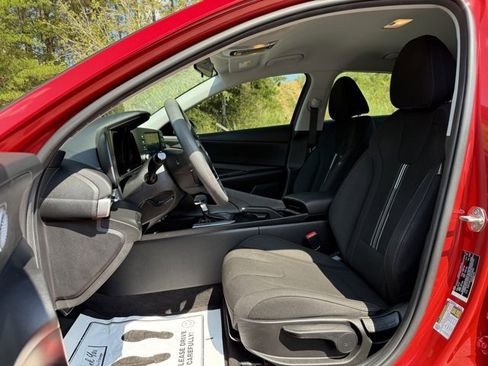 Used 2023 Hyundai Elantra SEL image 11
