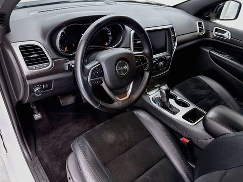 Used 2018 Jeep Grand Cherokee Altitude AWD/4WD image 9
