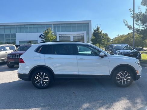 Used 2018 Volkswagen Tiguan SE image 2