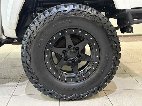 Used 2021 Toyota Tacoma Limited AWD/4WD image 8