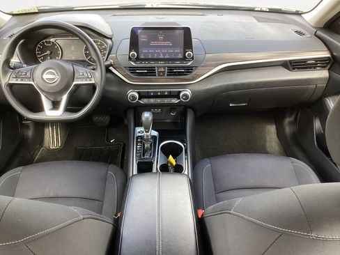 Used 2024 Nissan Altima 2.5 SV FWD image 4