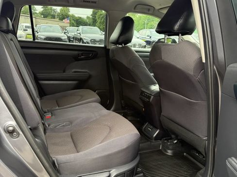 Used 2021 Toyota Highlander L AWD/4WD image 23