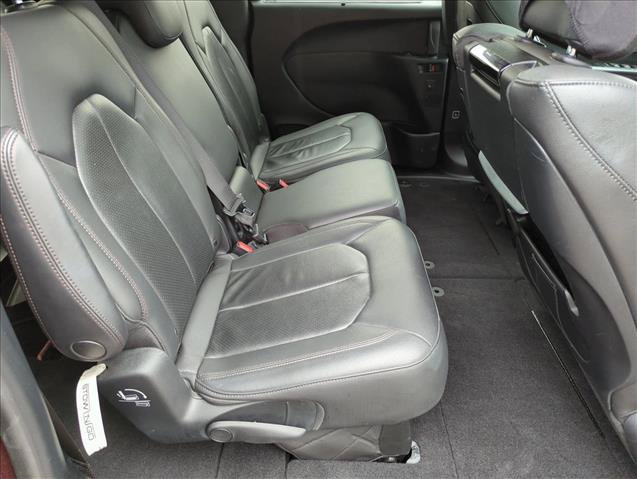 Used 2020 Chrysler Pacifica Touring-L FWD image 20