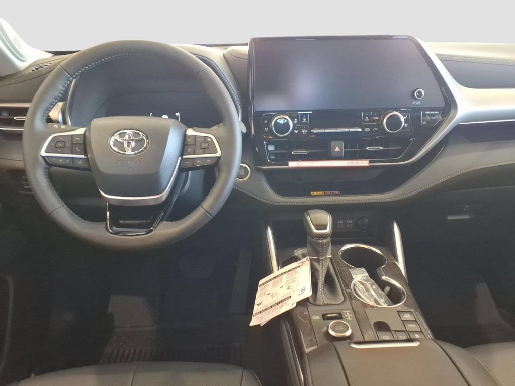 New 2026 Toyota Highlander Platinum AWD/4WD image 12
