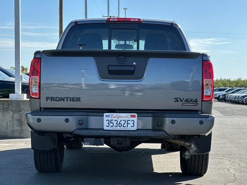 Certified 2021 Nissan Frontier SV w/ Midnight Edition Floor Mats image 5