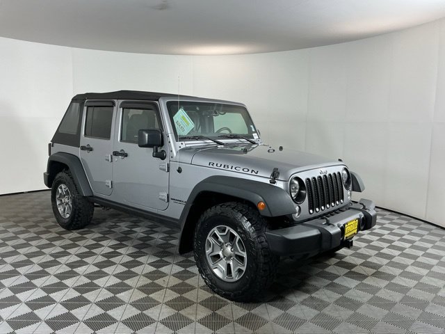 Used 2015 Jeep Wrangler Unlimited Rubicon w/ Connectivity Group AWD/4WD image 3