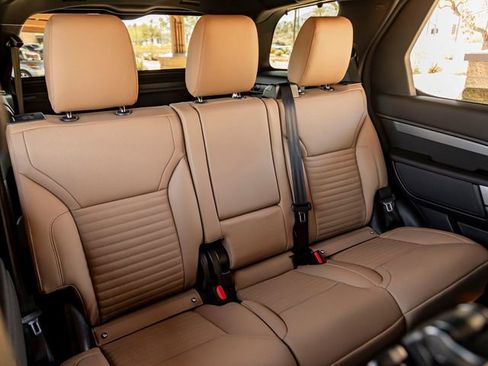 New 2026 Land Rover Discovery Limited Edition AWD/4WD image 28