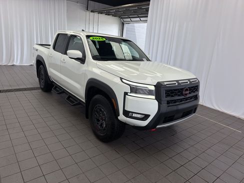 Used 2025 Nissan Frontier PRO-4X AWD/4WD image 3