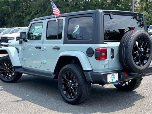 Used 2024 Jeep Wrangler Unlimited Sahara w/ Technology Group AWD/4WD image 10