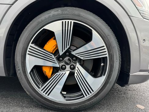 Used 2022 Audi e-tron Premium Plus w/ Premium Plus Package image 19