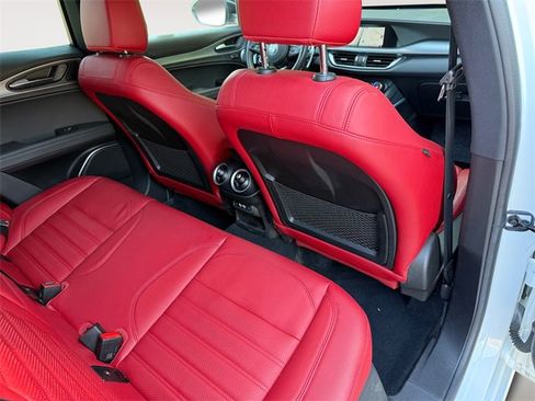 Used 2022 Alfa Romeo Stelvio Veloce image 28