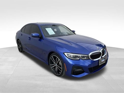 Used 2020 BMW 330i Sedan w/ M Sport Package RWD image 3