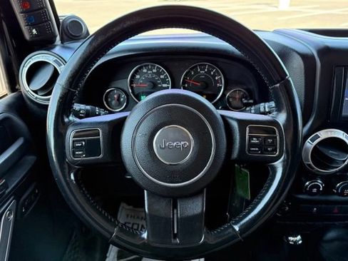 Used 2011 Jeep Wrangler Unlimited Sahara AWD/4WD image 18
