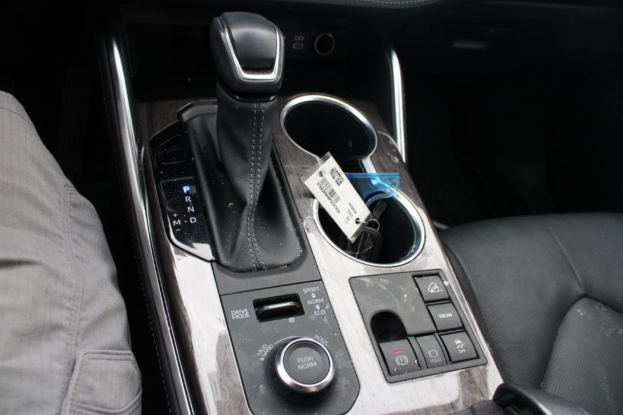 Used 2023 Toyota Highlander Limited AWD/4WD image 16