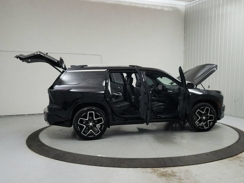 Used 2026 Chevrolet Traverse High Country w/ LPO, Floor Liner Package FWD image 16