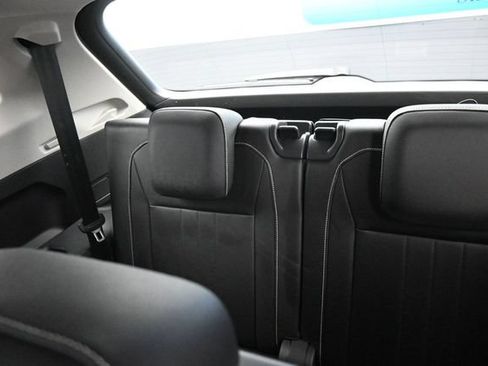 Used 2023 Volkswagen Tiguan SE w/ Panoramic Sunroof Package FWD image 10