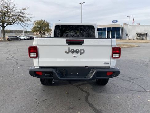 Used 2023 Jeep Gladiator Overland image 6