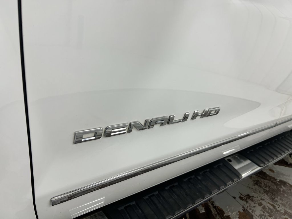 Used 2017 GMC Sierra 2500 Denali w/ Suspension Package, Off-Road AWD/4WD image 27