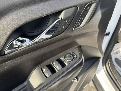 Used 2023 GMC Acadia SLT w/ Elevation Edition image 24