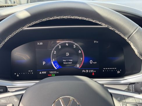 Used 2025 Volkswagen Taos SE FWD image 22