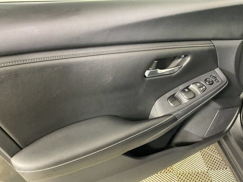 Used 2024 Nissan Sentra SV FWD image 16