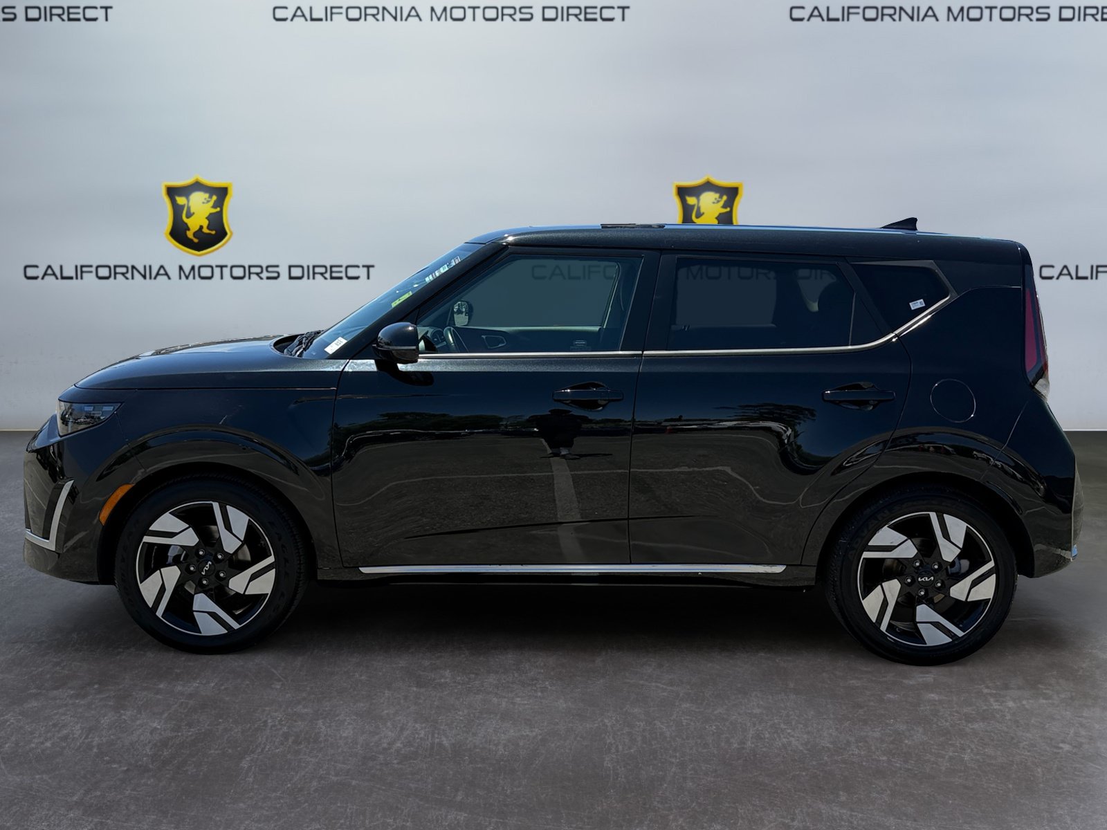 Used 2023 Kia Soul GT-Line FWD image 2