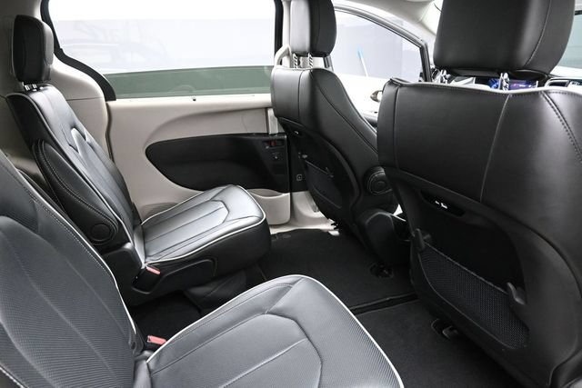 Used 2024 Chrysler Pacifica Limited AWD/4WD image 30