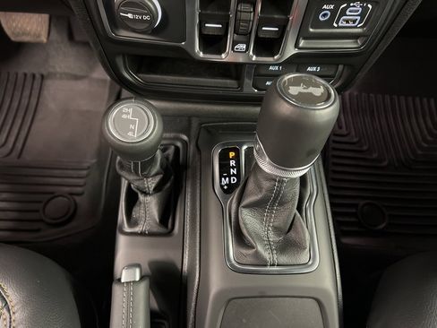 Used 2025 Jeep Wrangler Sahara image 16