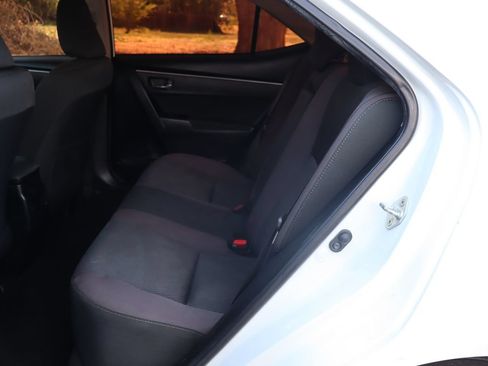Used 2018 Toyota Corolla LE FWD image 20