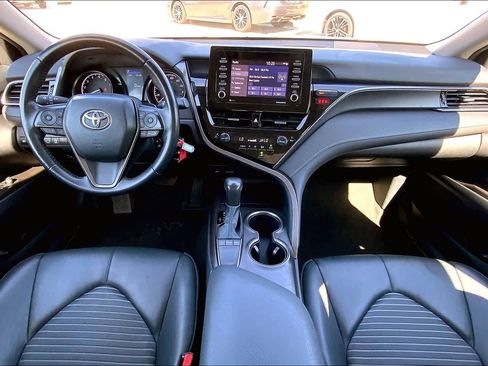 Used 2024 Toyota Camry SE image 16