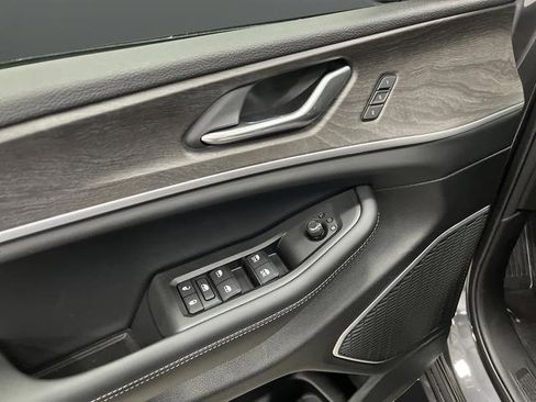 New 2025 Jeep Grand Cherokee L Limited w/ Luxury Tech Group II image 29