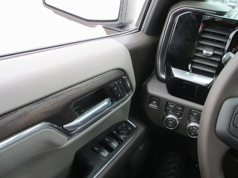 New 2026 GMC Sierra 1500 SLT w/ SLT Premium Plus Package image 16